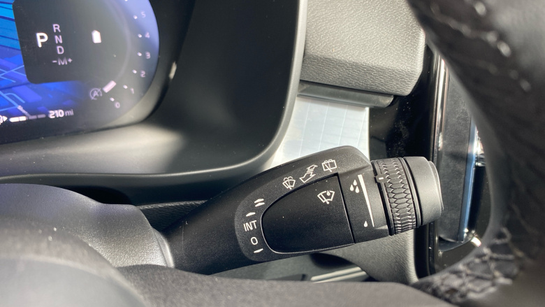 Volvo XC40 2.0 B4P Plus Dark 5dr Auto Petrol Estate